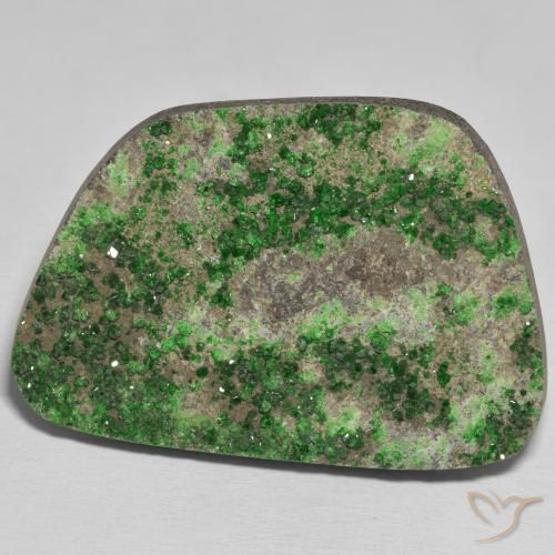 78.55ct 天然 松绿 钙铬榴石石榴石晶簇, 花式切割, 不透明