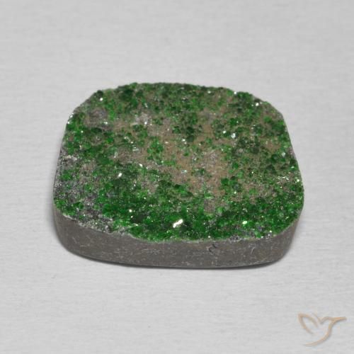 14.90克拉天然钙铬榴石石榴石晶簇，花式切割，不透明