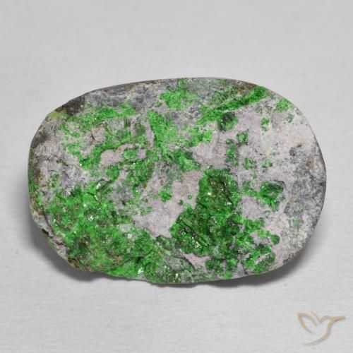 24.70ct 天然 青柠绿 钙铬榴石石榴石晶簇, 椭圆形, 不透明