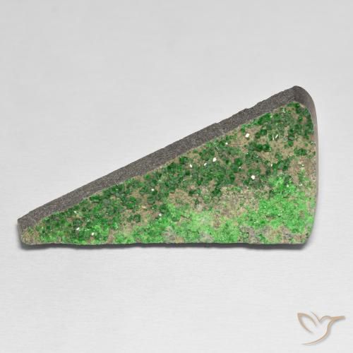 51.09ct 天然 绿色 钙铬榴石石榴石晶簇, 花式切割, 不透明