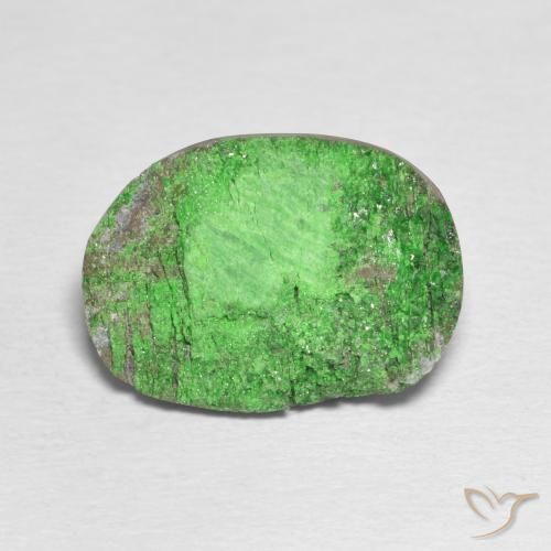 14.79ct 天然 中绿色 钙铬榴石石榴石晶簇, 椭圆形, 不透明