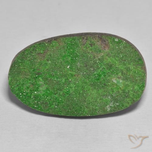 50.46ct 天然 绿色 钙铬榴石石榴石晶簇, 椭圆形, 不透明