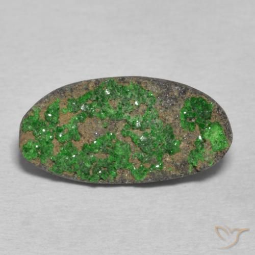7.42ct 天然 深绿色 钙铬榴石石榴石晶簇, 椭圆形, 不透明