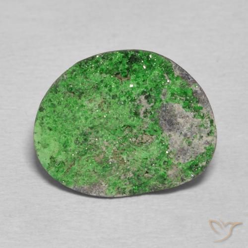 9.94ct 天然 中绿色 钙铬榴石石榴石晶簇, 花式切割, 不透明