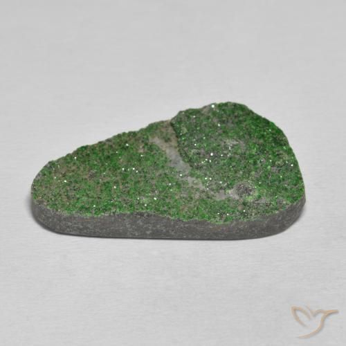 31.31克拉天然钙铬榴石石榴石晶簇，花式切割，不透明