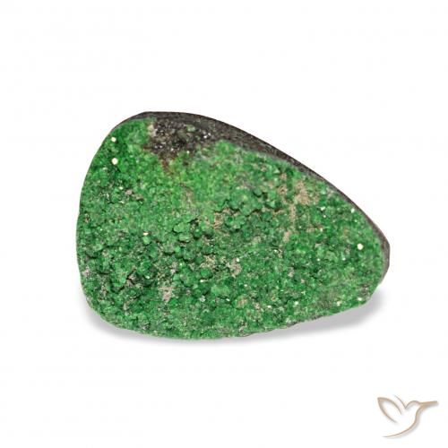 4.86ct 暗绿色 钙铬榴石石榴石晶簇, 胖三角形, 不透明