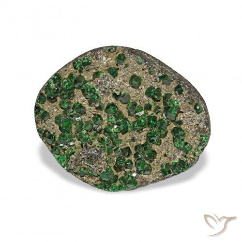 6.73ct 绿色 钙铬榴石石榴石晶簇, 花式切割, 不透明