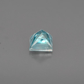 0.65克拉天然锆石，方形，4.1×4.1毫米，VS