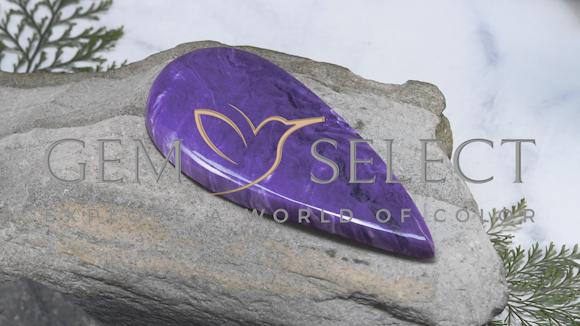 64.39克拉天然紫龙晶，梨形，不透明