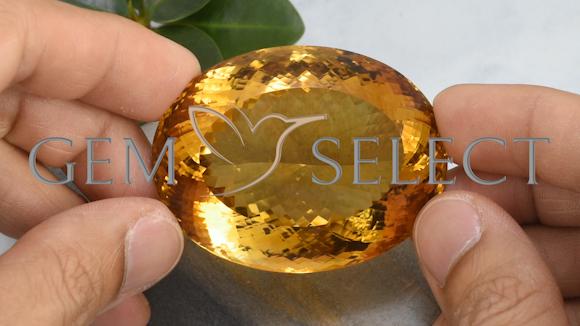 444.96克拉天然金色黄水晶，椭圆形切割，56.7×43毫米，IF